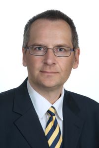 Ich begrüße Sie gerne persönlich in meinem Notariat in Freiburg. Zu meinen Tätigkeitsfeldern als Notar zählen die Gebiete Ehe, Partnerschaft, Erbe, Schenkung, Immobilien (z.B. Erstellung eines Kaufvertrages) sowie Unternehmensgründungen.